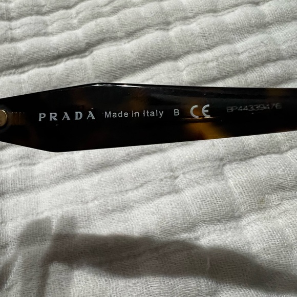 PRADA EYEGLASSES PR18WV
2AU101 Tortoise Lens - Picture 2 of 8